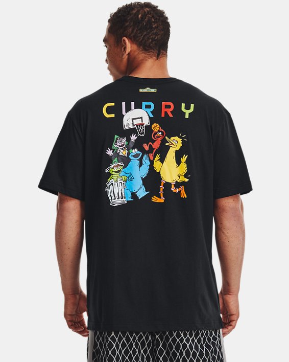 เสื้อยืด Curry Sesame Street Graphic สำหรับผู้ชาย, Black, pdpMainDesktop image number 1